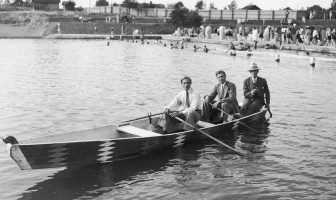 Як відпочивали на воді в Західній Україні майже 90 років тому
