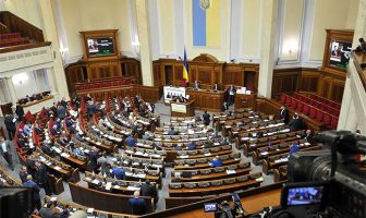 Депутати пропонують закон, щоб читати молитву “Отче наш” у ВР
