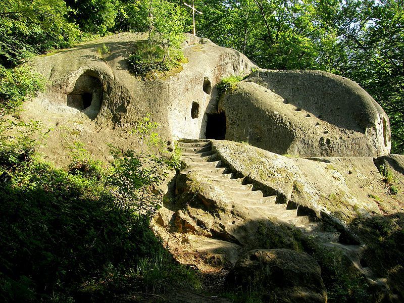 Цікаві місця України – гроти, печерні монастирі, скельні міста