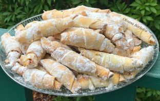 Чудовий рецепт швидких рогаликів, смакують і до кави і до чаю!