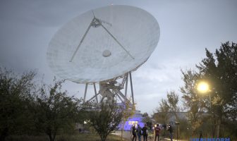 Світловий сигнал із 100 тисяч малюнків дитячих мрій передали у космос на Львівщині
