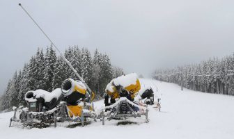 Карпати засипало снігом: висота покрову подекуди сягає 25 сантиметрів