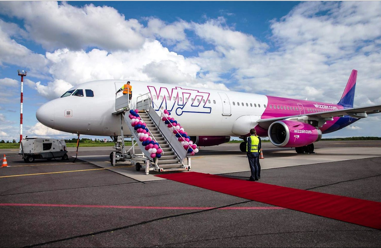 Авиакомпания wizzair. Wizz Air авиакомпания самолет. Венгерская авиакомпания Wizzair. Wizz Air самолеты компании. Венгерский лоукостер Wizz.