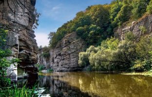 5 неймовірно гарних каньйонів України