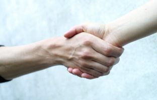 В Україні сьогодні День Благодійності і річниця Маршу мільйону