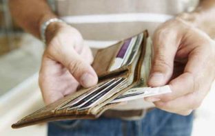 Соціальний експеримент: блогер розкидав містами України 50 гаманців