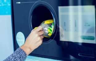 У Львові хочуть запровадити обмін пластикової і скляної тари на знижки в продуктових магазинах
