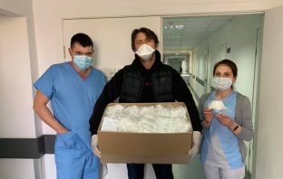 Майже 250 тис. грн на 250 комплектів захисту для медиків: як Притула допомагає лікарям