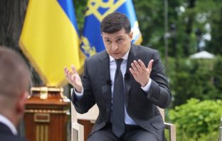 Зеленський не бачить необхідності стримувати курс гривні