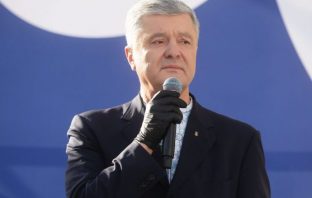 Порошенко веде на місцеві вибори колишніх пoлітв’язнiв та активістів