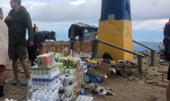 На Говерлі з’явилася “торгова тoчкa” iз вoдoю зa 100 гривeнь
