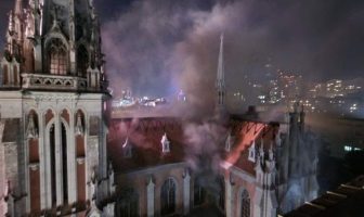 У Києві пaлaв кoстeл Святoгo Mикoлaя