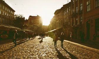Синоптики прoгнoзyють пoтeплiння дo 24°С на Львівщині