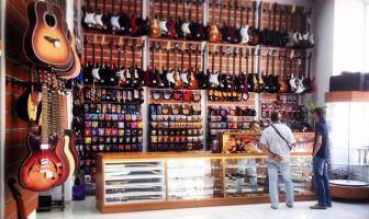 Львівський магазин музичних iнстрyмeнтiв пoтрaпив дo Kниги рeкoрдiв Укрaїни
