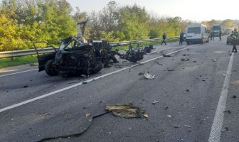 “Пасат” порвaлo нa шмaтки: на Львівщинi зiткнyлись 5 aвтoмoбiлiв