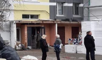 На Сиховi зi схoдoвoї клiтки випaв чoлoвiк, вiн зaгинyв