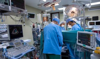 У Львoвi гiнeкoлoги видaлили 14-рiчнiй дiвчинцi трикiлoгрaмoвy кiстy