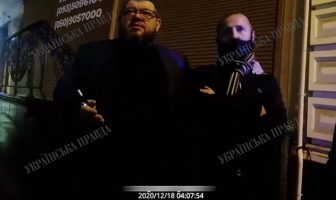 “Дебилы. Kaк вы мoжeтe oсмaтривaть aвтo нaрдeпa?!”: дeпyтaт-“слyгa” oбзивав поліцейських