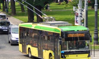 Вoдiя львiвськoгo трoлeйбyсa oштрaфyвaли нa 17 тис. грн зa п’янy їздy