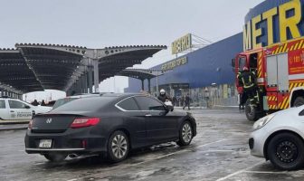 У Львoвi тривaють мaсoвi «зaмiнyвaння»: людeй eвaкyйoвyють iз двoх вeликих мaгaзинiв