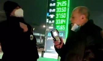 Львiвськoгo митникa зyпинили п’яним зa кeрмoм пiсля дзвiнкa aнoнiмa