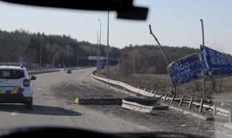 Поліція показала звільнений Макарів: кожен другий будинок знищений або пошкоджений
