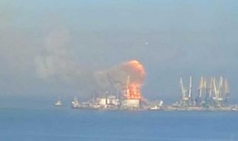 У порту Бердянська ЗСУ знищили ворожий десантний корабель “Орськ”