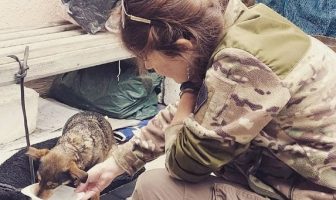 Чоловік з собакою п’ять діб ішов пішки з Маріуполя до Запоріжжя