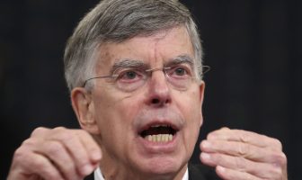 Україна може стріляти по російській артилерії навіть на території росії – експосол США