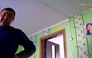 Сімейка окупанта в трусах онлайн: бурят не може відключити крадену камеру відеоспостереження