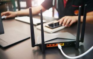 Щоб Wi-Fi працював без світла: як підключити роутер до повербанка