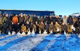 Обмін військовополоненими: додому повернулось 50 українських захисників