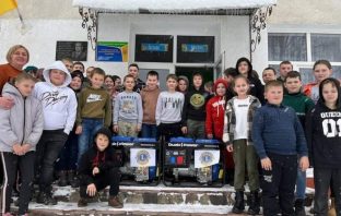 Благодійники з Європи подарували 52 генератори дитячим навчальним закладам Львівщини