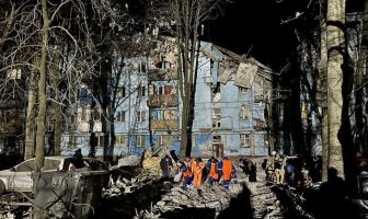 Внаслідок влучання ракети в будинок у Запоріжжі загинули три людини
