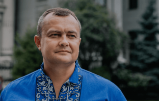 Нардеп “Слуги народу”, який відповідає за нацбезпеку, “засвітився” на Мальдівах – розслідування