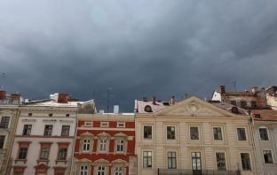 Синоптики прогнозують на завтра грозу, пориви вітру до 20 м/с