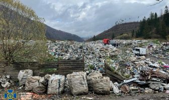 СБУ оголосила підозри комунальникам у Славському, які розкинули 48 тисяч метрів кубічних сміття
