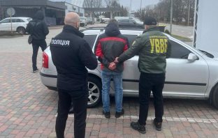 9000 доларів за виїзд за кордон: двох львів’ян затримали на спробі підкупу прикордонників