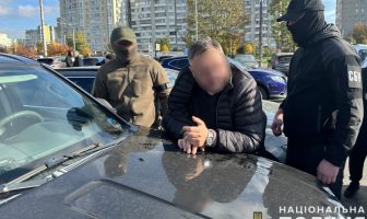 За 8,1 тис. доларів через кордон: у Львові судитимуть керівника благодійного фонду