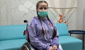У Львові пересадили нирку 16-річній дівчині, яка два роки була на діалізі через Covid-19