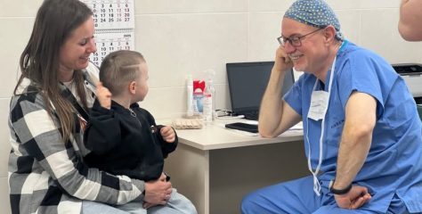 Турецький хірург під час благодійного візиту прооперував 26 дітей у Львові