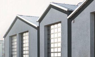 Секційні ворота в гараж від Тестум-ЮА: якісно, зручно, надійно