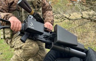 Посадовця ЛКП викрили у зловживаннях на 1,7 млн грн при закупівлі антидронових рушниць